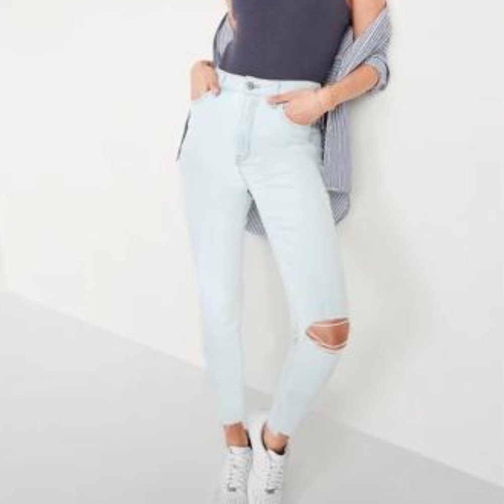 Old Navy Extra High-Waisted Rockstar 360 Stretch Super Skinny Ripped Cut New - Picture 3 of 4